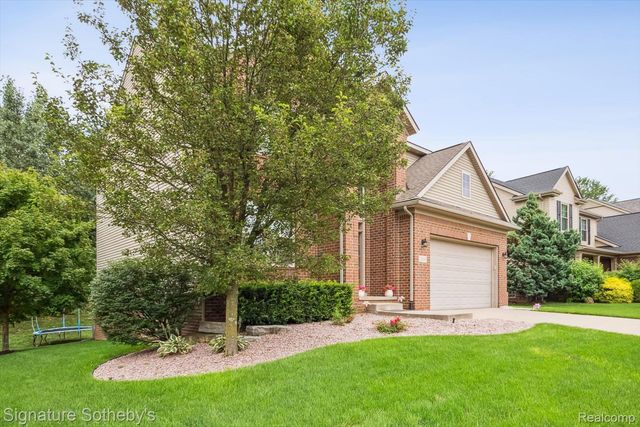 2624 Trillium Hills Drive, Commerce Charter Township, MI 48382