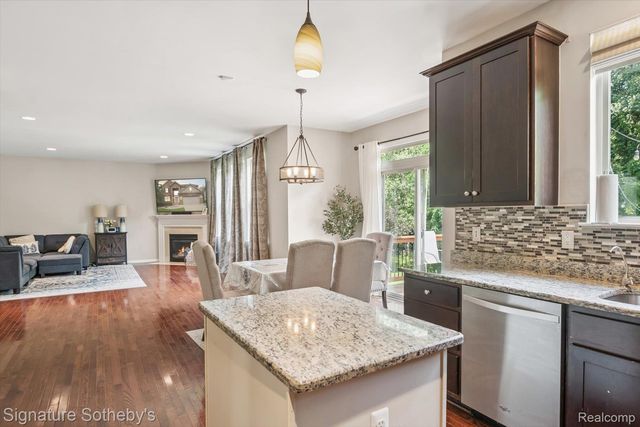 2624 Trillium Hills Drive, Commerce Charter Township, MI 48382