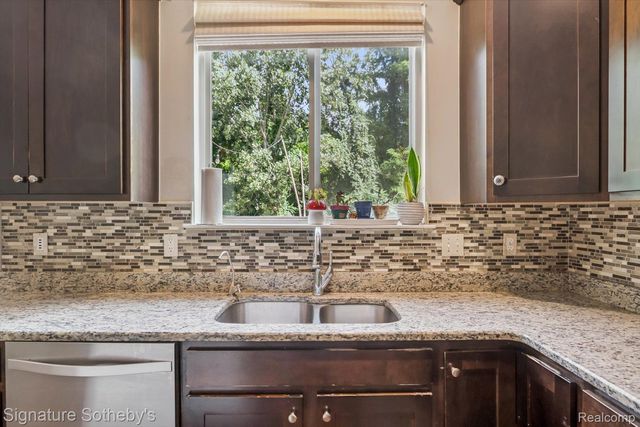 2624 Trillium Hills Drive, Commerce Charter Township, MI 48382