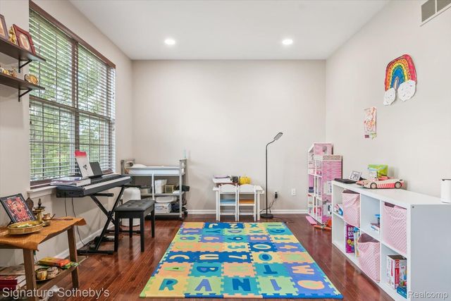 2624 Trillium Hills Drive, Commerce Charter Township, MI 48382