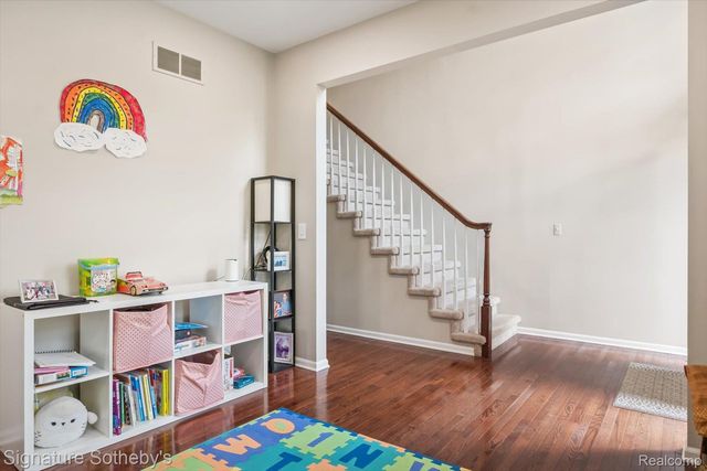 2624 Trillium Hills Drive, Commerce Charter Township, MI 48382