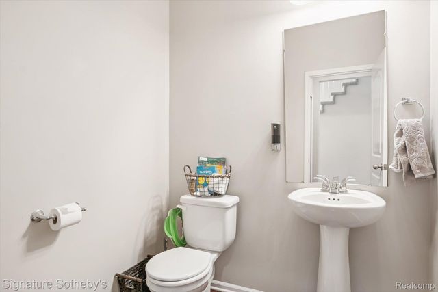 2624 Trillium Hills Drive, Commerce Charter Township, MI 48382