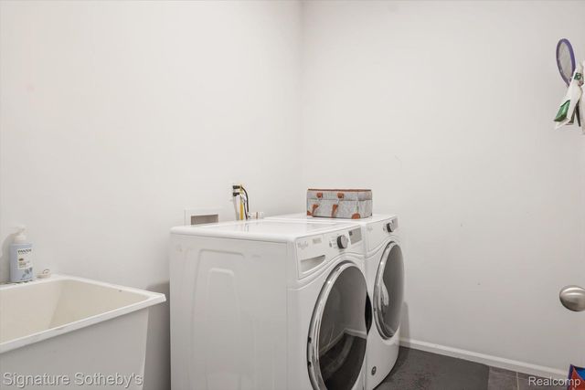 2624 Trillium Hills Drive, Commerce Charter Township, MI 48382