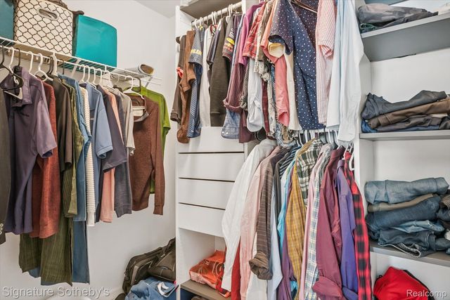 2624 Trillium Hills Drive, Commerce Charter Township, MI 48382