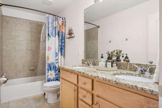 2624 Trillium Hills Drive, Commerce Charter Township, MI 48382