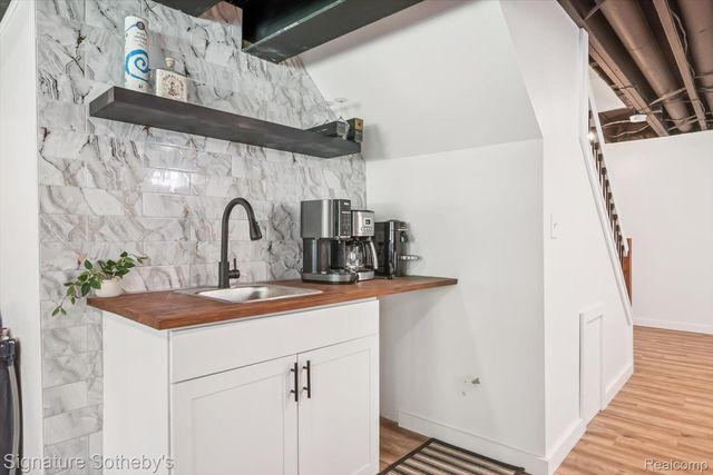 2624 Trillium Hills Drive, Commerce Charter Township, MI 48382