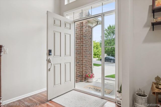 2624 Trillium Hills Drive, Commerce Charter Township, MI 48382