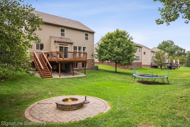 2624 Trillium Hills Drive, Commerce Charter Township, MI 48382