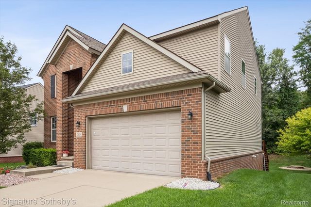 2624 Trillium Hills Drive, Commerce Charter Township, MI 48382
