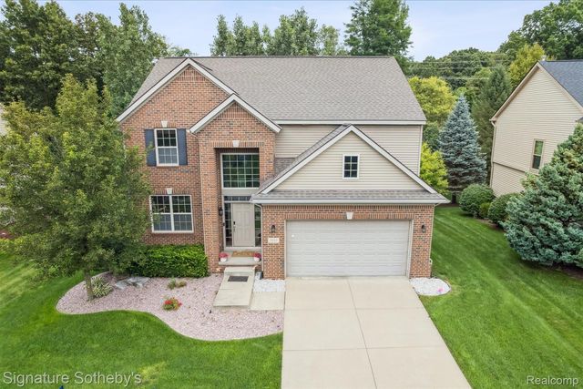 2624 Trillium Hills Drive, Commerce Charter Township, MI 48382