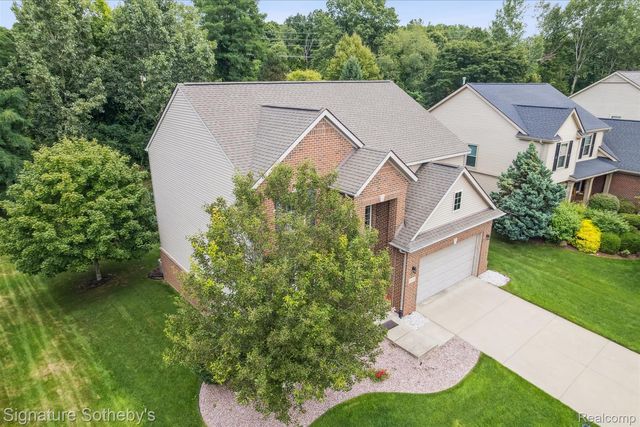 2624 Trillium Hills Drive, Commerce Charter Township, MI 48382