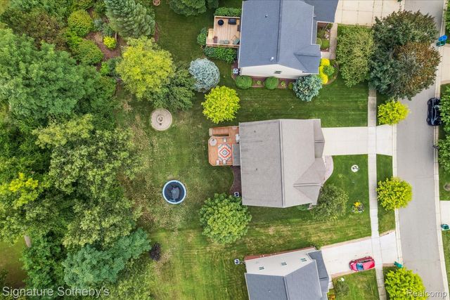 2624 Trillium Hills Drive, Commerce Charter Township, MI 48382