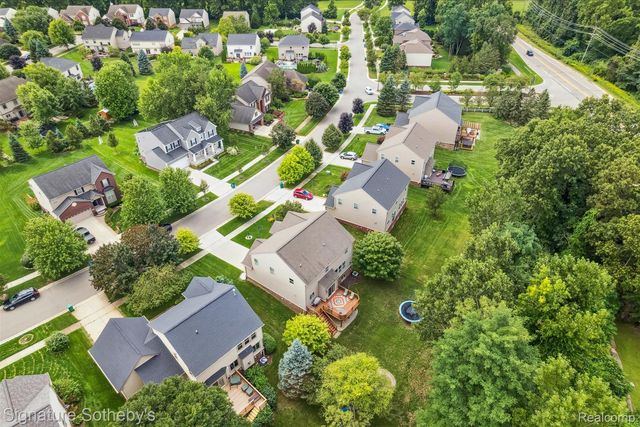 2624 Trillium Hills Drive, Commerce Charter Township, MI 48382