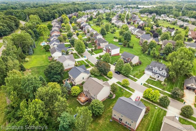 2624 Trillium Hills Drive, Commerce Charter Township, MI 48382