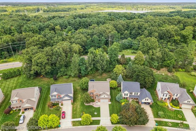 2624 Trillium Hills Drive, Commerce Charter Township, MI 48382