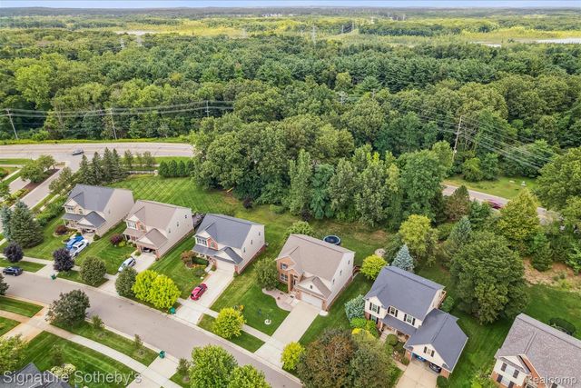 2624 Trillium Hills Drive, Commerce Charter Township, MI 48382