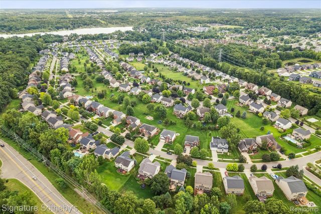 2624 Trillium Hills Drive, Commerce Charter Township, MI 48382