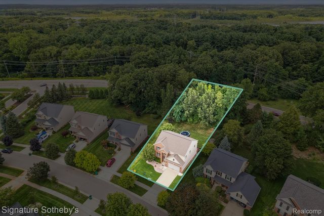 2624 Trillium Hills Drive, Commerce Charter Township, MI 48382