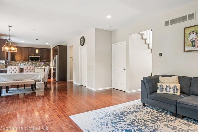 2624 Trillium Hills Drive, Commerce Charter Township, MI 48382