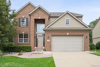 2624 Trillium Hills Drive, Commerce Charter Township, MI 48382