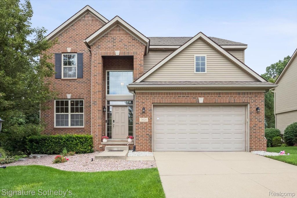 2624 Trillium Hills Drive, Commerce Charter Township, MI 48382