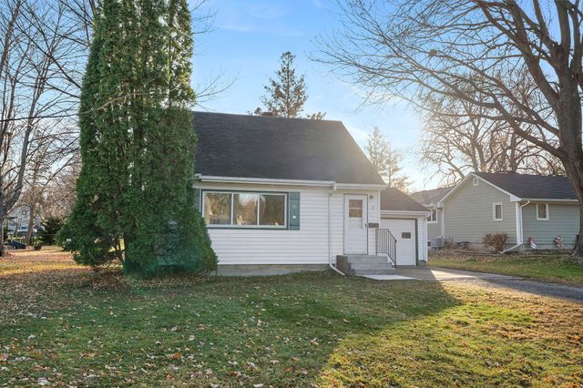 76 Mcleod Avenue NE, Hutchinson, MN 55350