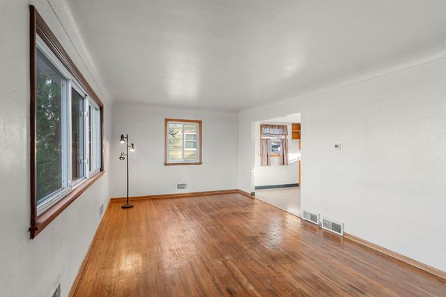 76 Mcleod Avenue NE, Hutchinson, MN 55350