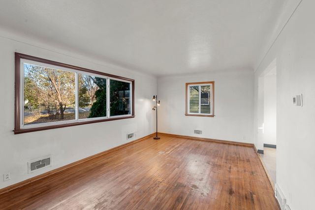 76 Mcleod Avenue NE, Hutchinson, MN 55350