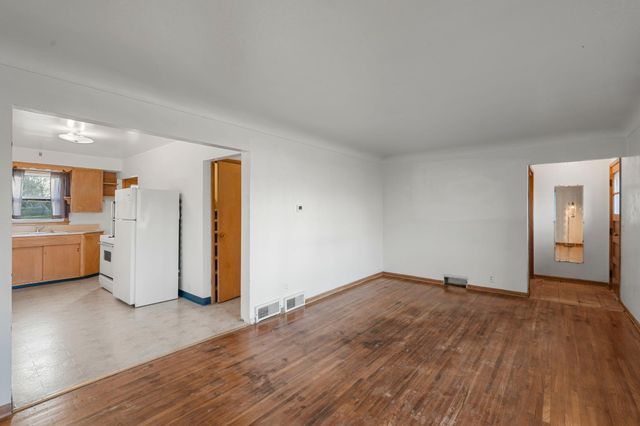 76 Mcleod Avenue NE, Hutchinson, MN 55350