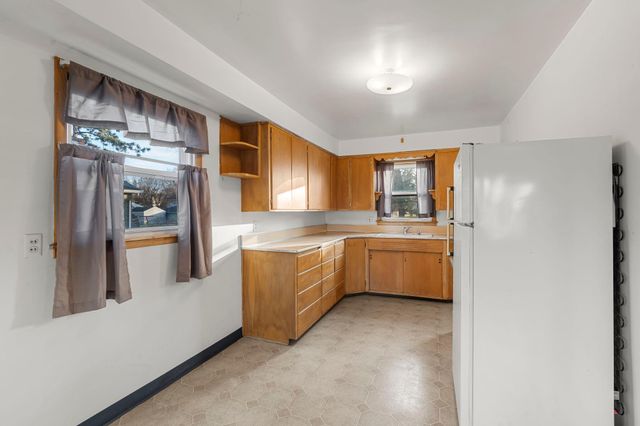 76 Mcleod Avenue NE, Hutchinson, MN 55350