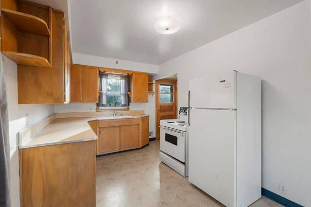 76 Mcleod Avenue NE, Hutchinson, MN 55350