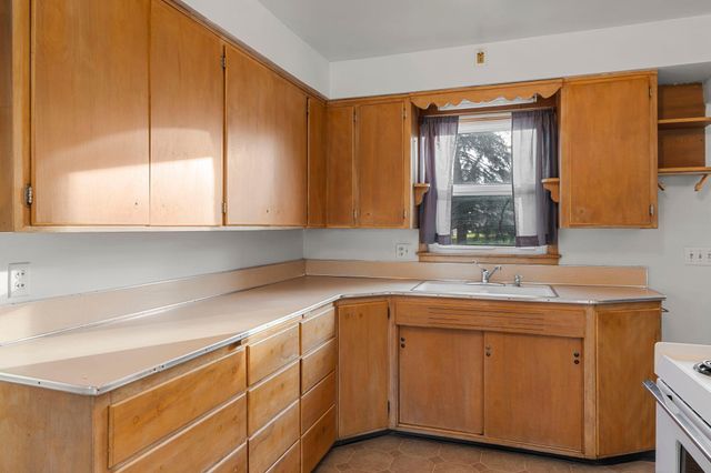 76 Mcleod Avenue NE, Hutchinson, MN 55350