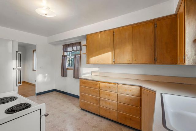 76 Mcleod Avenue NE, Hutchinson, MN 55350