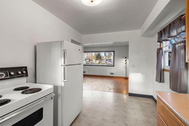 76 Mcleod Avenue NE, Hutchinson, MN 55350