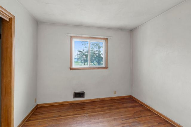 76 Mcleod Avenue NE, Hutchinson, MN 55350