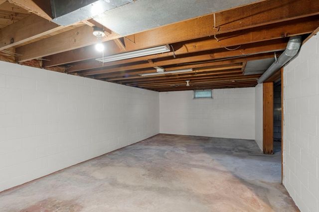 76 Mcleod Avenue NE, Hutchinson, MN 55350