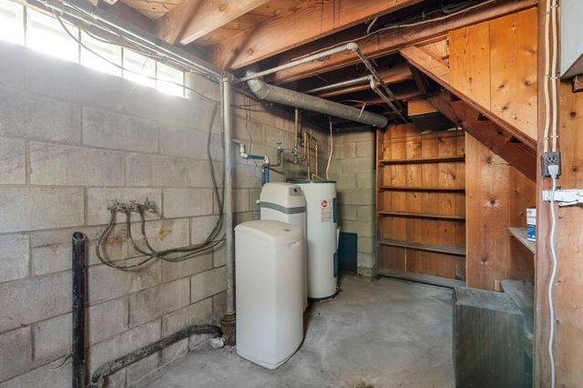 76 Mcleod Avenue NE, Hutchinson, MN 55350