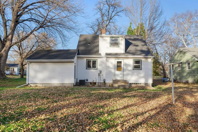 76 Mcleod Avenue NE, Hutchinson, MN 55350