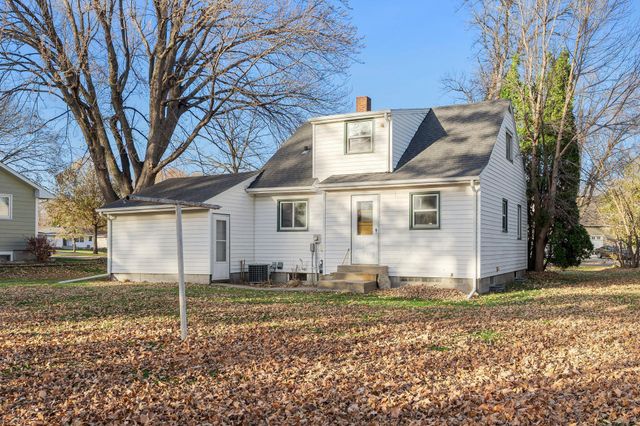 76 Mcleod Avenue NE, Hutchinson, MN 55350