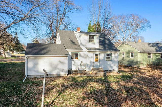 76 Mcleod Avenue NE, Hutchinson, MN 55350