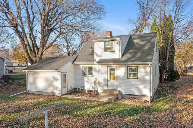 76 Mcleod Avenue NE, Hutchinson, MN 55350