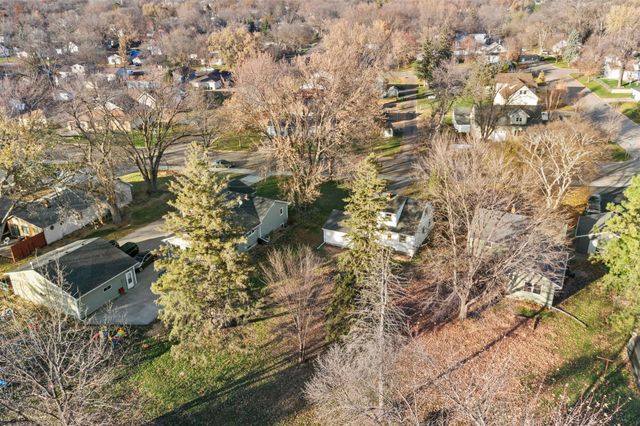 76 Mcleod Avenue NE, Hutchinson, MN 55350