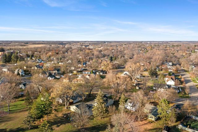 76 Mcleod Avenue NE, Hutchinson, MN 55350