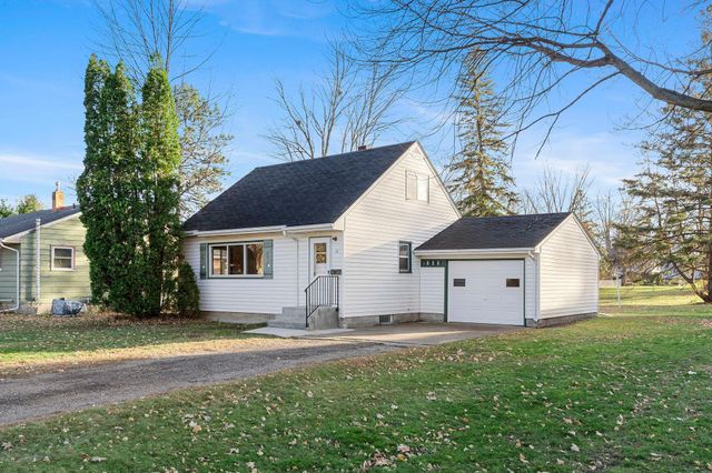 76 Mcleod Avenue NE, Hutchinson, MN 55350