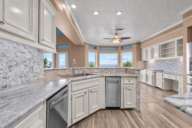 1331 Edwards Drive, Dickinson, TX 77539