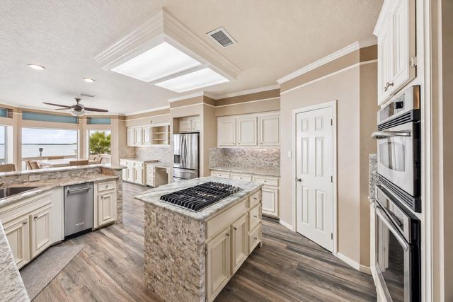 1331 Edwards Drive, Dickinson, TX 77539