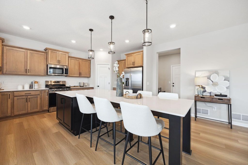 10700 Harbor Lane N, Maple Grove, MN 55369