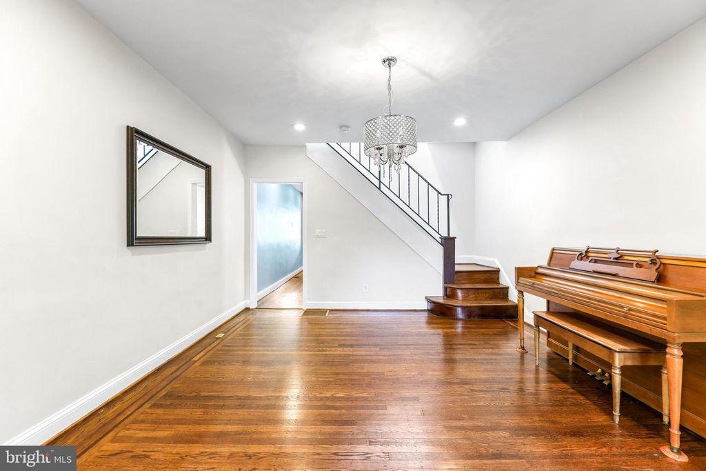 Image 10 of property listing at 606 W 36TH ST, Baltimore, MD 21211