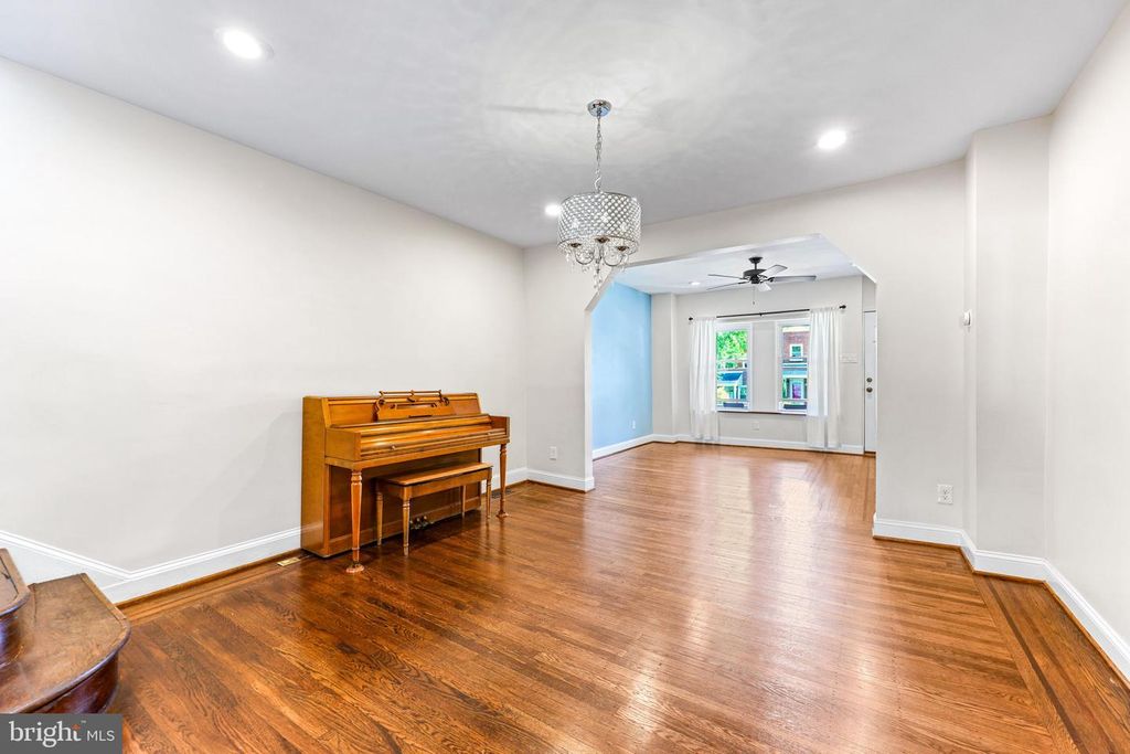 Image 11 of property listing at 606 W 36TH ST, Baltimore, MD 21211