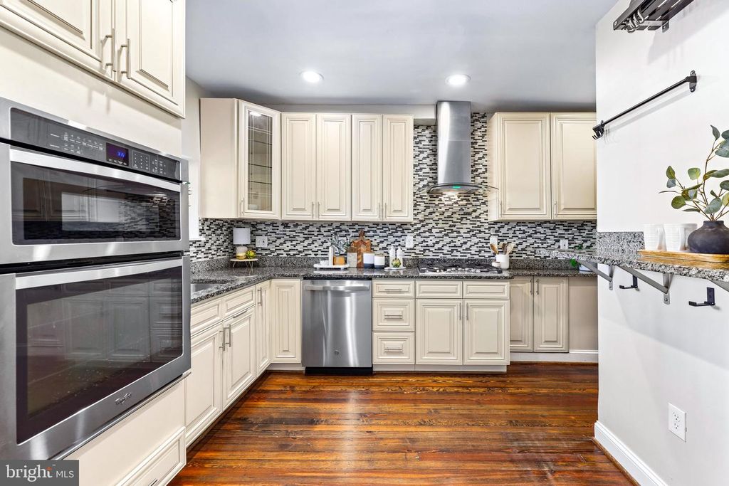 Image 12 of property listing at 606 W 36TH ST, Baltimore, MD 21211
